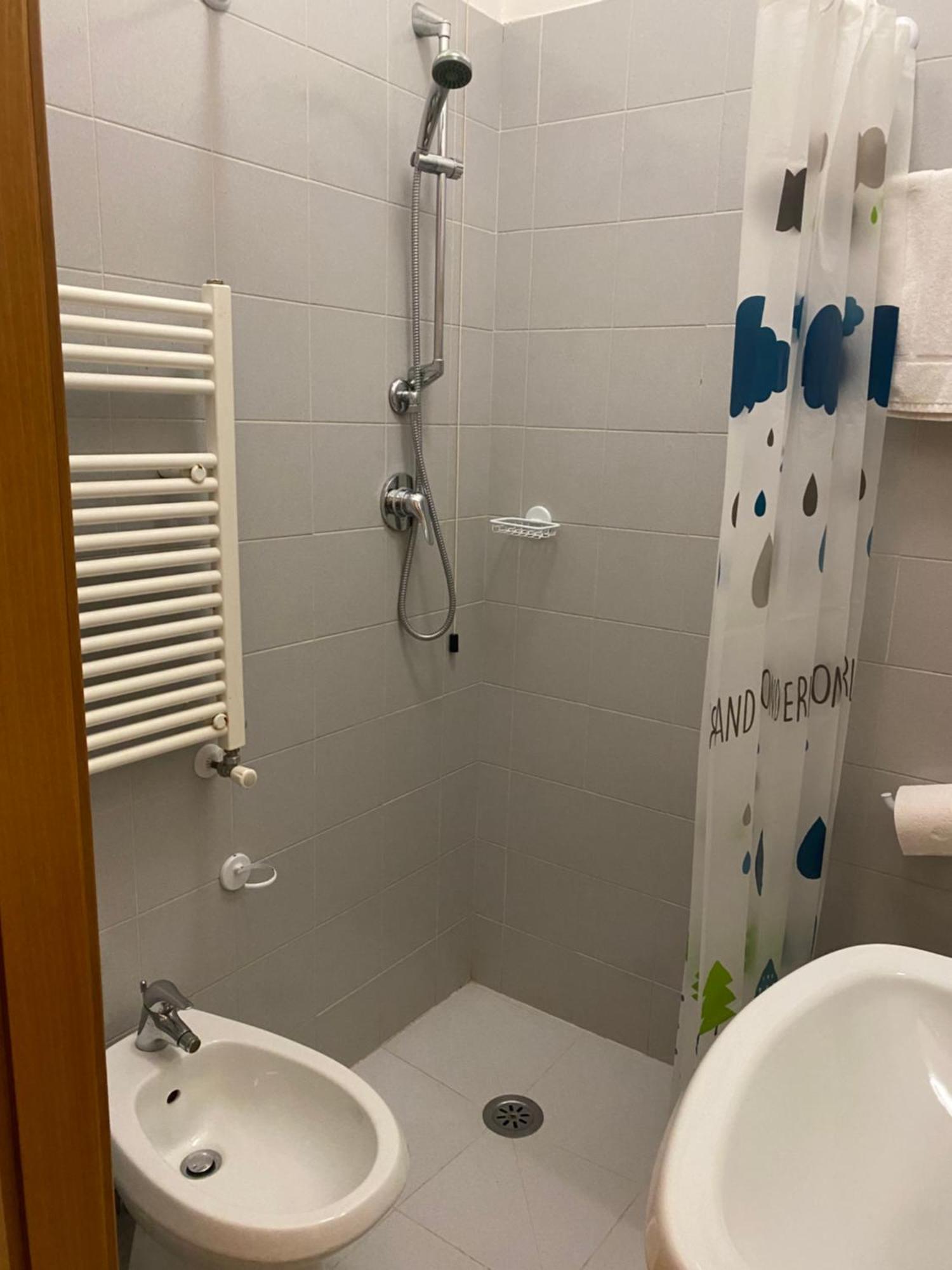 Hotel Ferrara Кианчано Терме Екстериор снимка