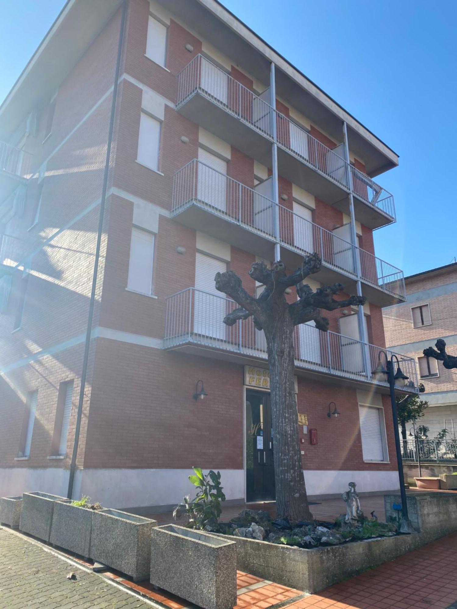 Hotel Ferrara Кианчано Терме Екстериор снимка