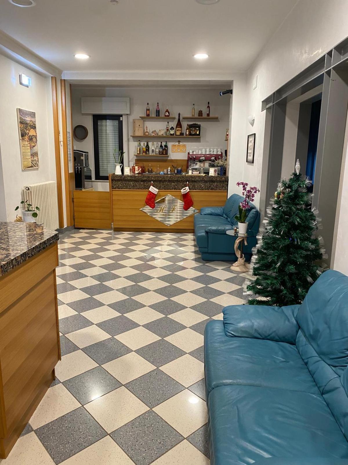 Hotel Ferrara Кианчано Терме Екстериор снимка