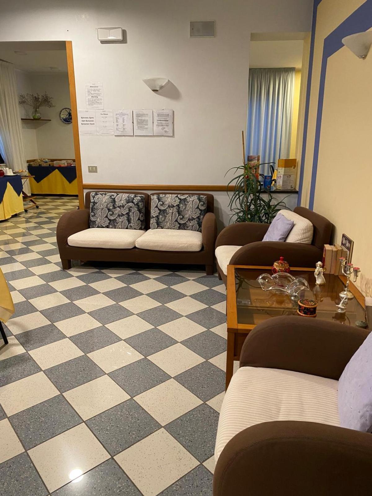 Hotel Ferrara Кианчано Терме Екстериор снимка