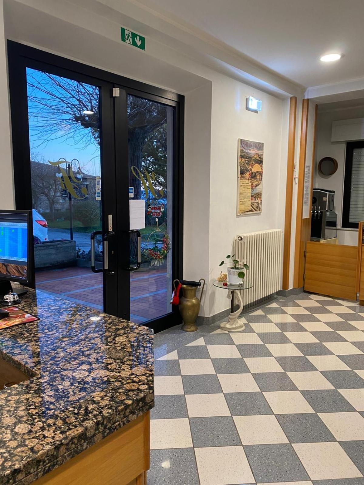 Hotel Ferrara Кианчано Терме Екстериор снимка